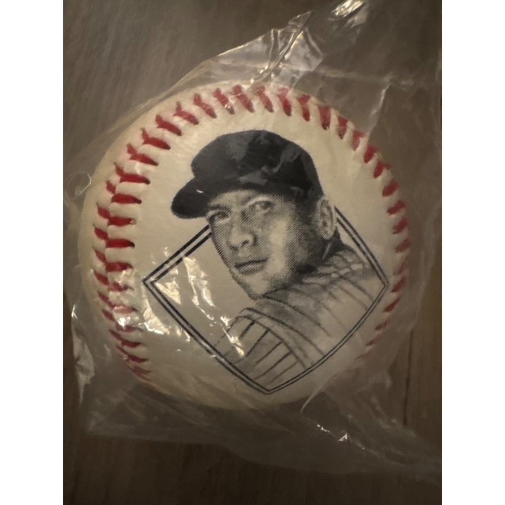 Rare 1997 Mickey Mantle replica baseball serial #A COA with display stand Avon